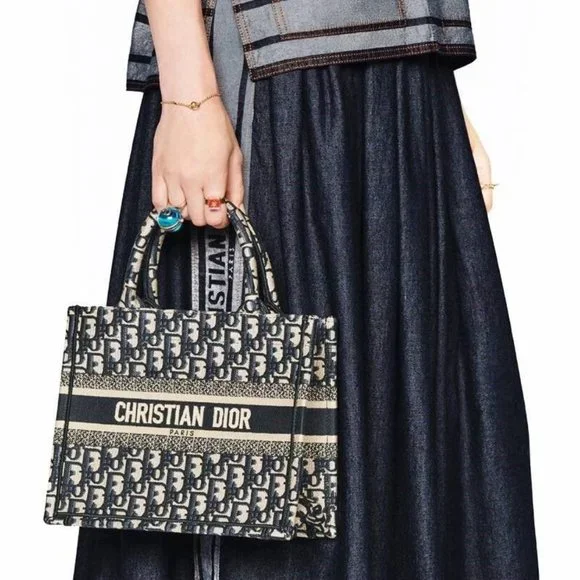 99% NEW BOOKTOTE, DIOR MEDIUM SIZE PICTURE UPDATED - Picture 5 of 9